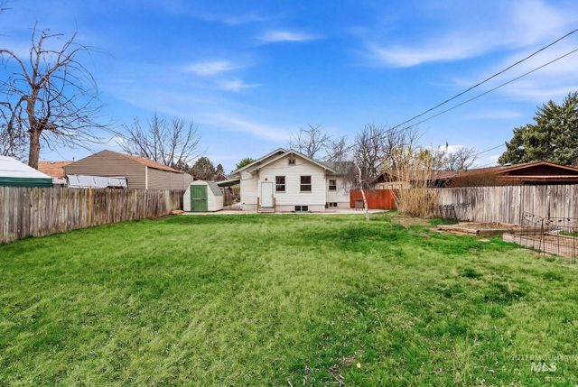 428 S Almond St, Nampa, ID 83686