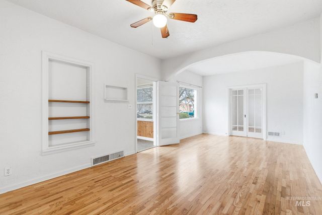 428 S Almond St, Nampa, ID 83686