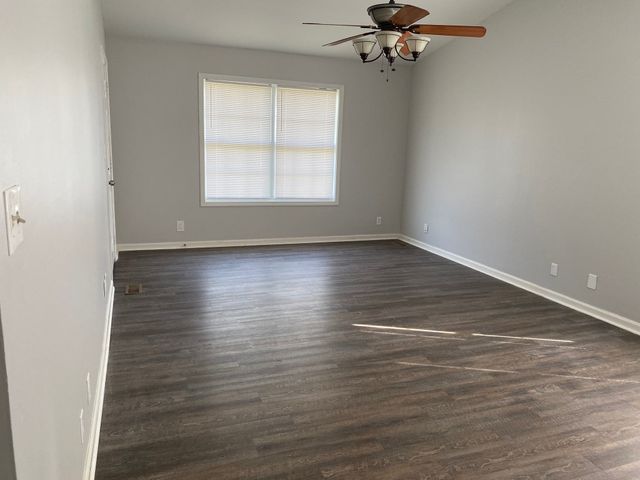 608 Woodhaven Dr, Clarksville, TN 37042