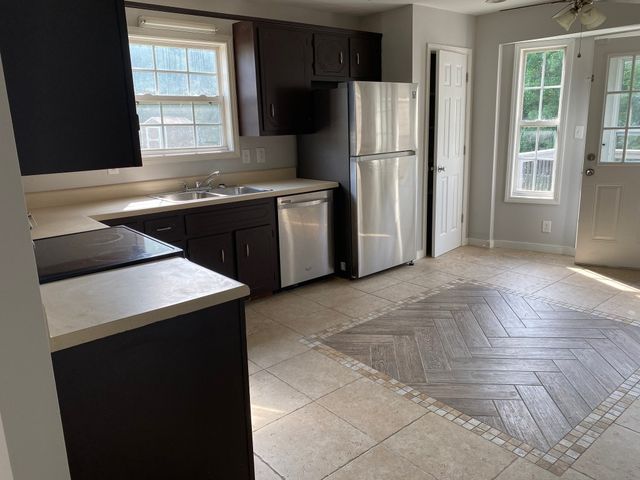 608 Woodhaven Dr, Clarksville, TN 37042