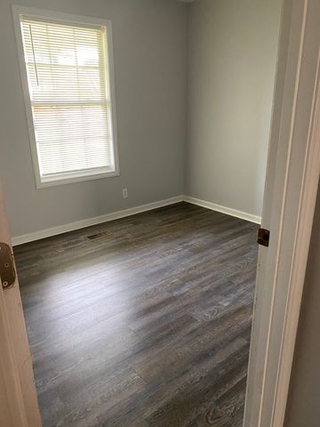 608 Woodhaven Dr, Clarksville, TN 37042