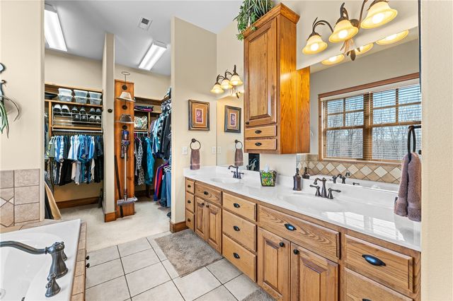 1206 E Timber Top Drive, Rogers, AR 72756