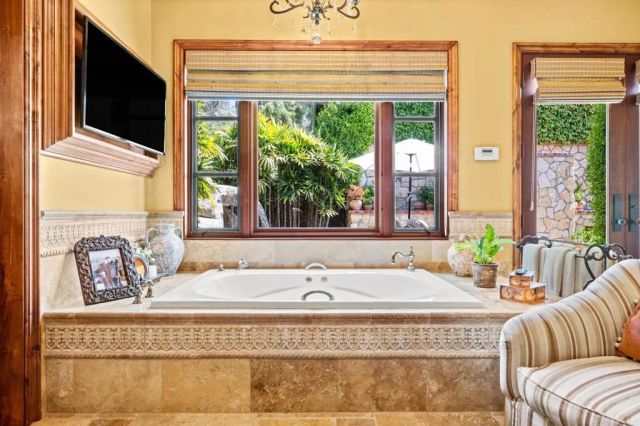 6314 El Apajo, Rancho Santa Fe, CA 92067