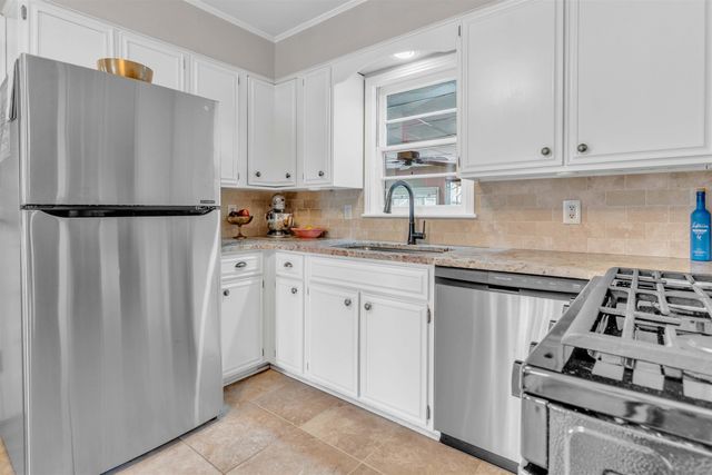 1383 S WHITE STATION RD, Memphis, TN 38117