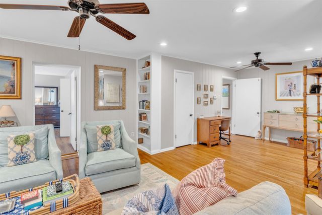 1383 S WHITE STATION RD, Memphis, TN 38117