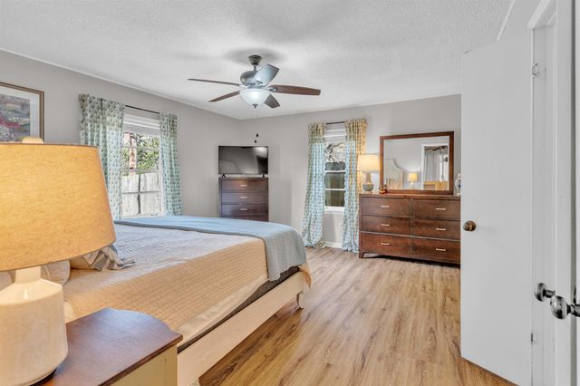 1383 S WHITE STATION RD, Memphis, TN 38117