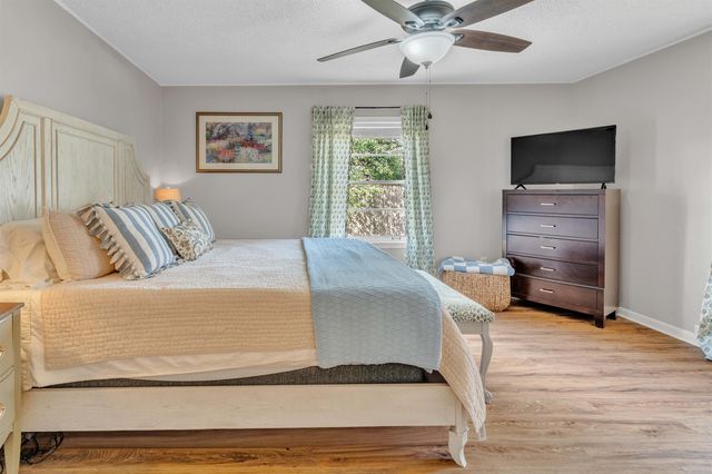 1383 S WHITE STATION RD, Memphis, TN 38117