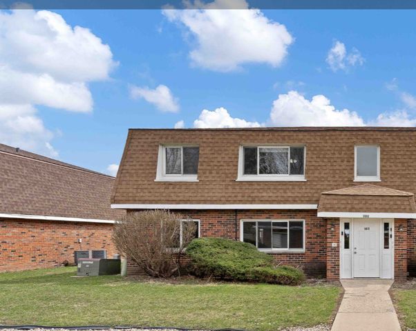 103 Harbor Drive D, Oswego, IL 60543
