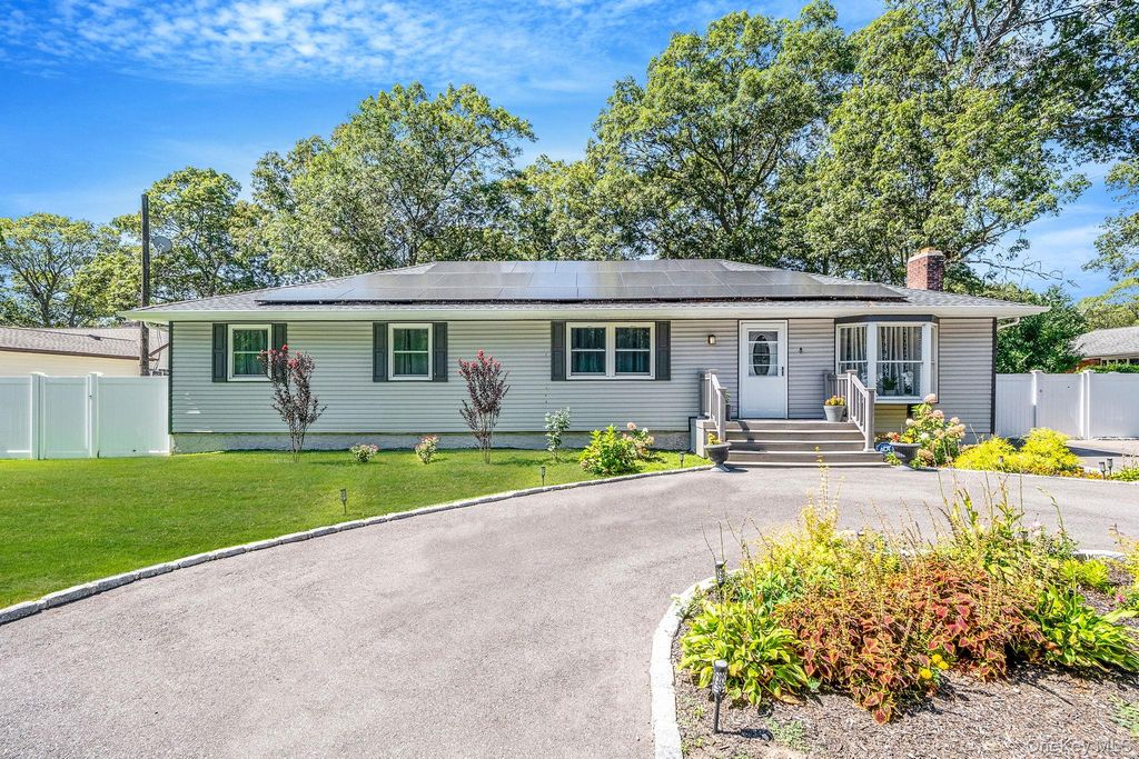 1514 Grundy Avenue, Holbrook, NY 11741