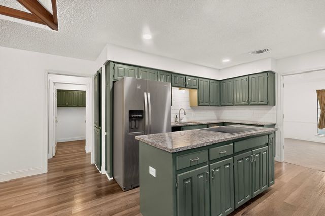 2008 Turf Club Drive, Arlington, TX 76017