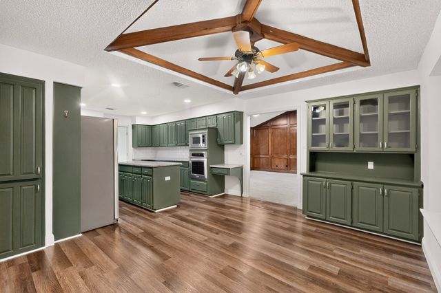 2008 Turf Club Drive, Arlington, TX 76017