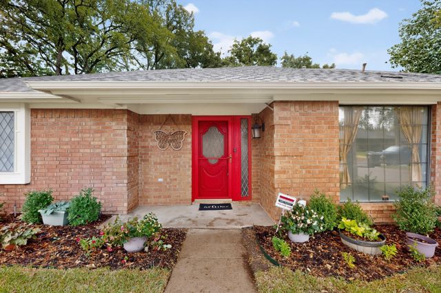 2008 Turf Club Drive, Arlington, TX 76017