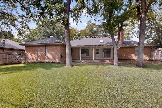 2008 Turf Club Drive, Arlington, TX 76017