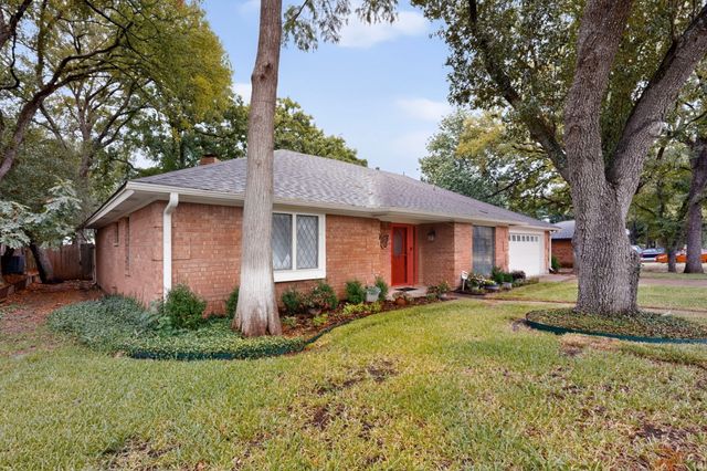 2008 Turf Club Drive, Arlington, TX 76017