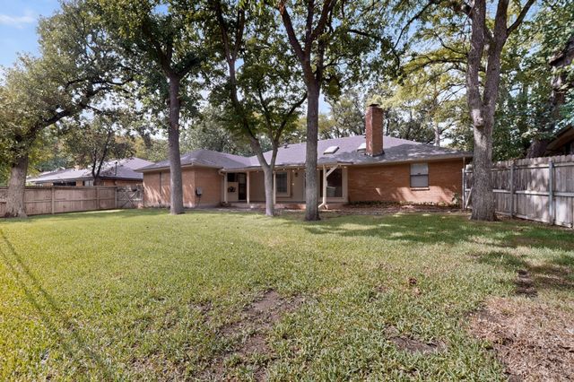 2008 Turf Club Drive, Arlington, TX 76017