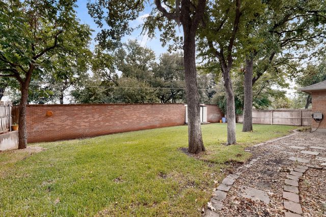 2008 Turf Club Drive, Arlington, TX 76017