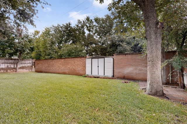 2008 Turf Club Drive, Arlington, TX 76017