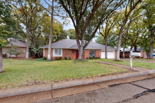 2008 Turf Club Drive, Arlington, TX 76017