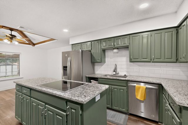2008 Turf Club Drive, Arlington, TX 76017