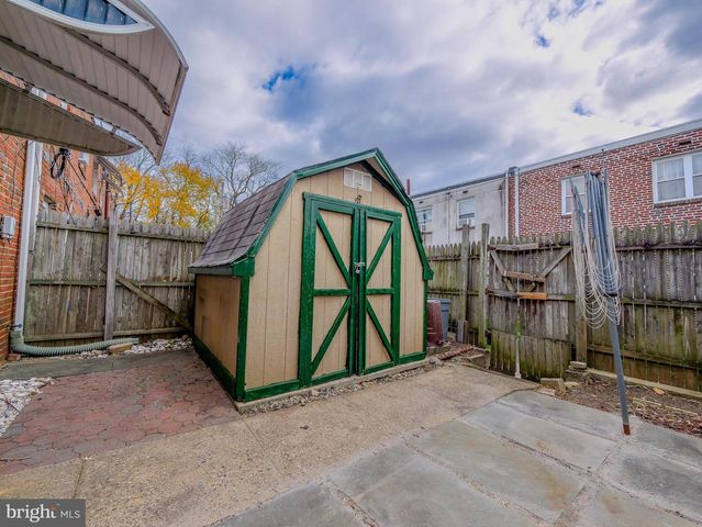 325 WHITE AVE, Linwood, PA 19061