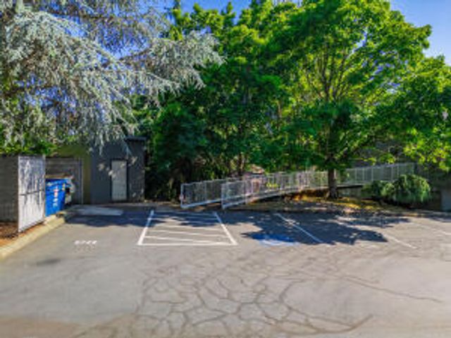 877 NE 7th Street, Grants Pass, OR 97526