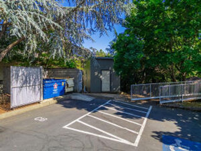 877 NE 7th Street, Grants Pass, OR 97526