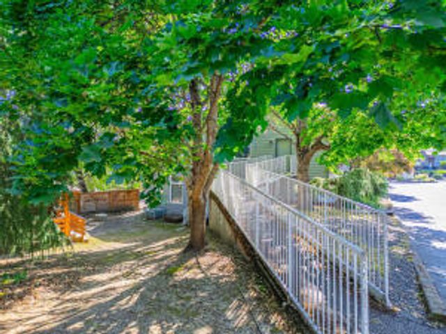 877 NE 7th Street, Grants Pass, OR 97526