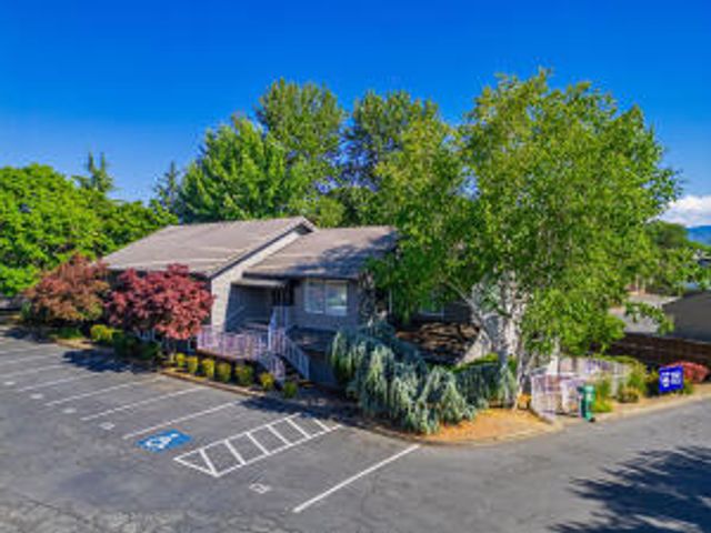 877 NE 7th Street, Grants Pass, OR 97526