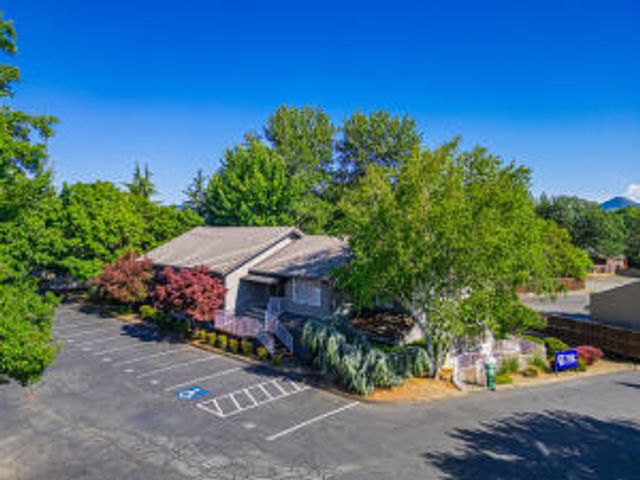 877 NE 7th Street, Grants Pass, OR 97526