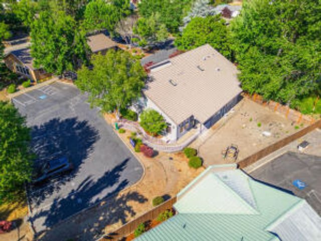 877 NE 7th Street, Grants Pass, OR 97526