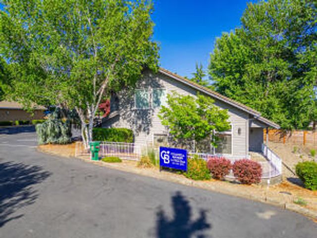 877 NE 7th Street, Grants Pass, OR 97526