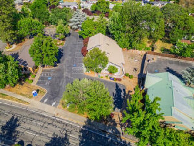 877 NE 7th Street, Grants Pass, OR 97526