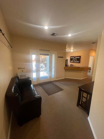 877 NE 7th Street, Grants Pass, OR 97526