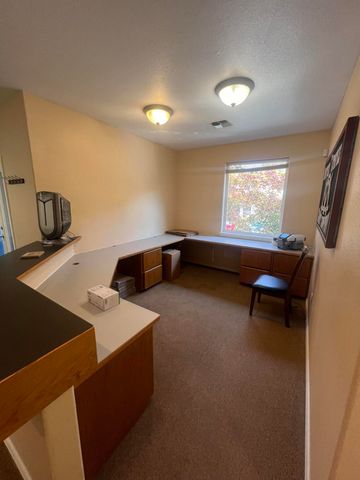 877 NE 7th Street, Grants Pass, OR 97526