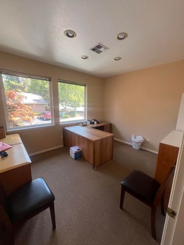 877 NE 7th Street, Grants Pass, OR 97526