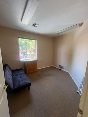 877 NE 7th Street, Grants Pass, OR 97526