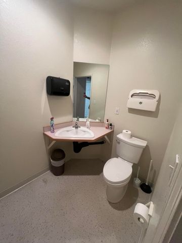 877 NE 7th Street, Grants Pass, OR 97526