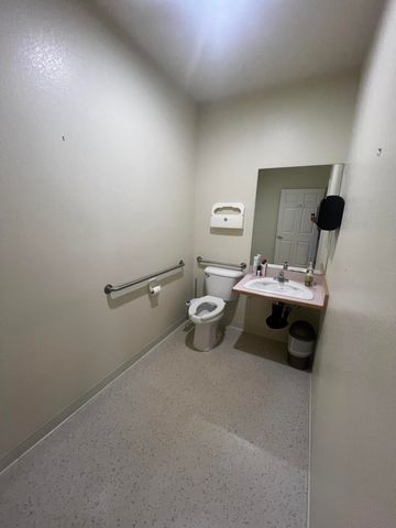 877 NE 7th Street, Grants Pass, OR 97526