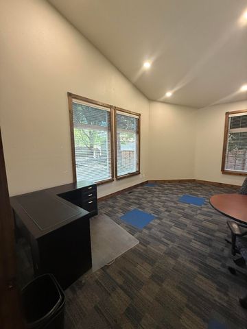 877 NE 7th Street, Grants Pass, OR 97526