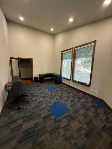 877 NE 7th Street, Grants Pass, OR 97526