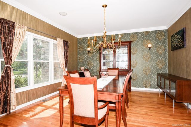 5 Home Court, Huntington, NY 11743