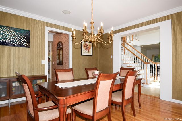 5 Home Court, Huntington, NY 11743