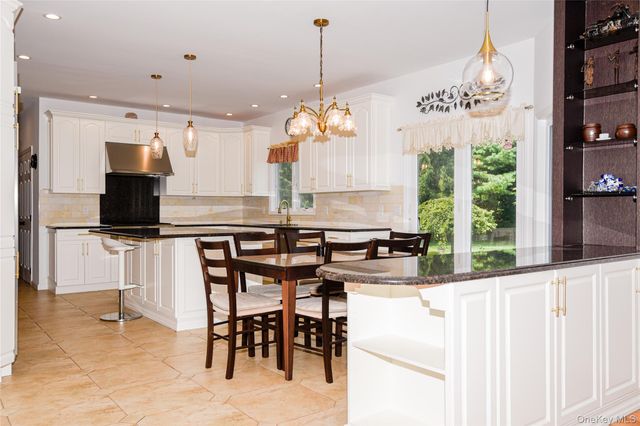 5 Home Court, Huntington, NY 11743