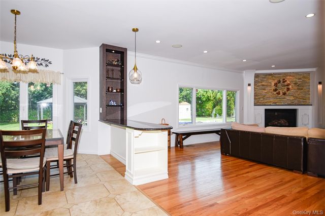 5 Home Court, Huntington, NY 11743