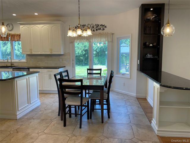 5 Home Court, Huntington, NY 11743