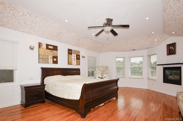 5 Home Court, Huntington, NY 11743