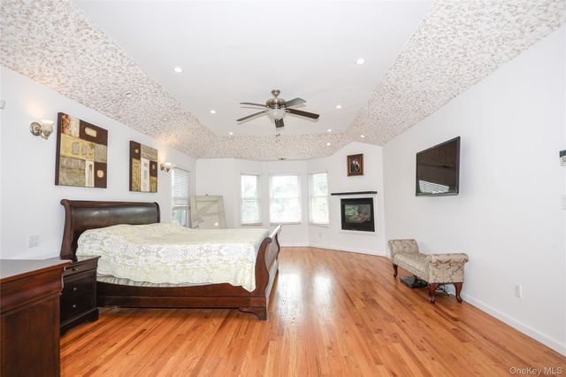 5 Home Court, Huntington, NY 11743