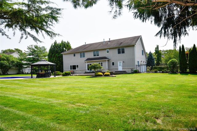 5 Home Court, Huntington, NY 11743