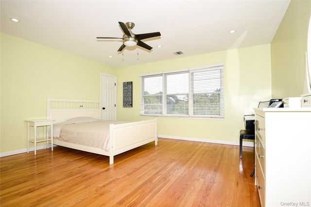 5 Home Court, Huntington, NY 11743