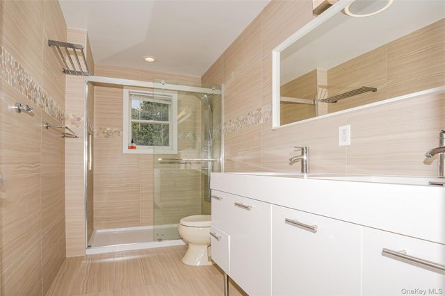 5 Home Court, Huntington, NY 11743